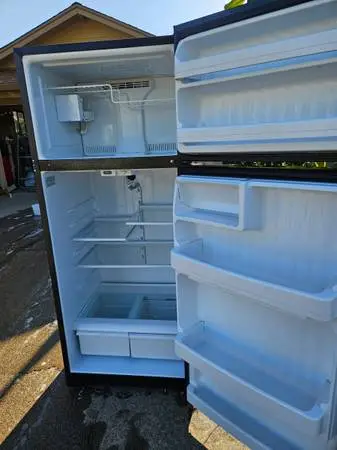 Used GE fridge/freezer/self defrost/ice maker