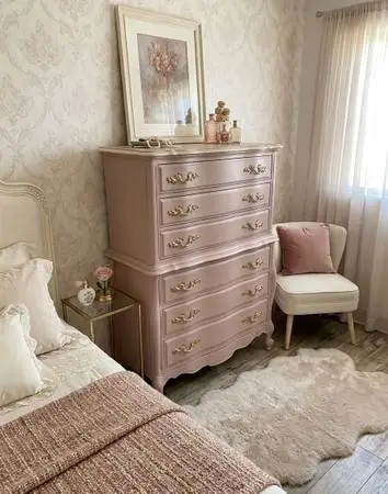 Vintage French provincial highboy dresser/chest of drawers