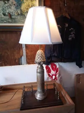 Pineapple whitewash table lamp