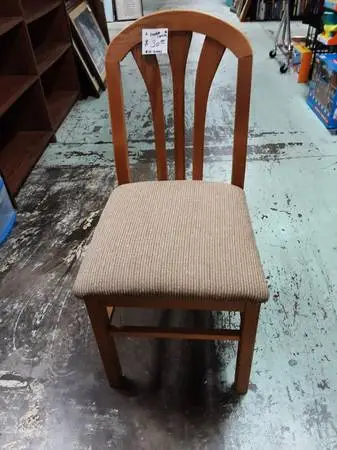 2-Blonde  Chairs10493