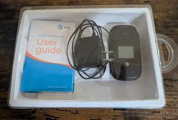 Vintage AT&T ZTE Z223 Flip Phone In Box - For Parts / Collection / Prop (Locked)