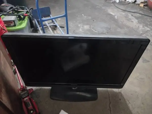 MAGNAVOX TV WITH REMOTE (51 INCHES)