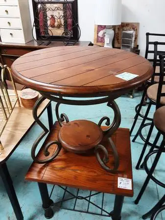 Round  Lamp Table 10667