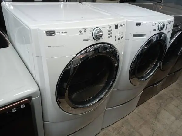 ★Maytag 3000 Series front load washer and dryer set on pedestals