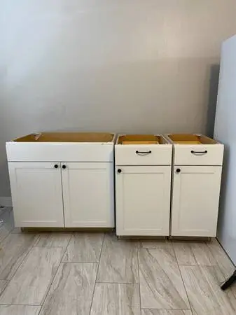 Kitchen base cabinets