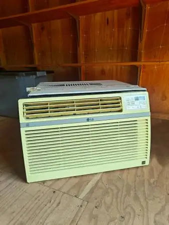 Air conditioner new 10,000 BTUs