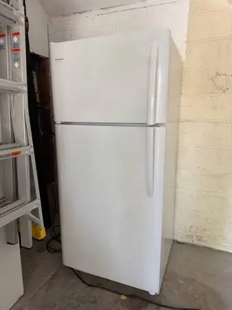 Frigidaire 30” Top Freezer White Refrigerator FFTR1821TW0