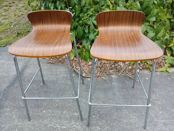 PAIR OF BAR HEIGHT BAR STOOLS