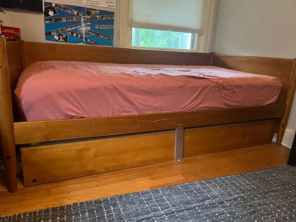 FREE twin daybed / trundle bed w 2 mattresses