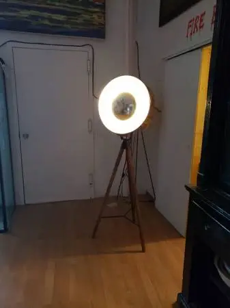 Tripod classy lamp