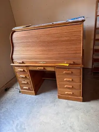 Roll top desk