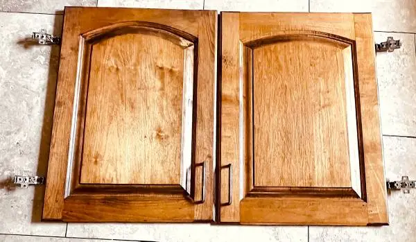 Cabinet furniture 2 doors solid maple wood, hinged, handle, perfect