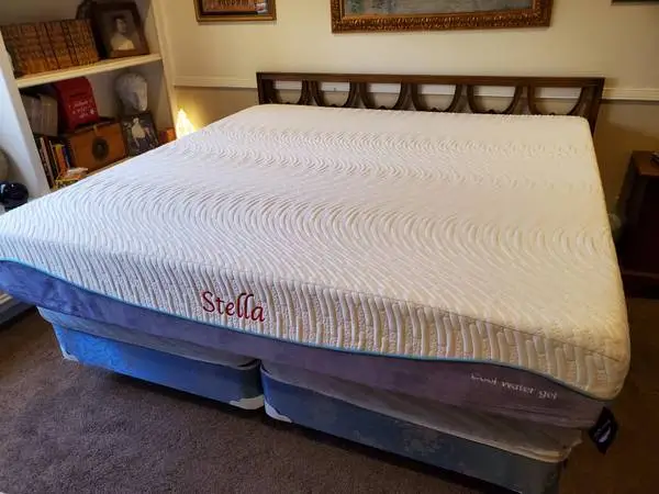 ** King-size Super Pedic Stella 10 Water Gel Memory Foam **