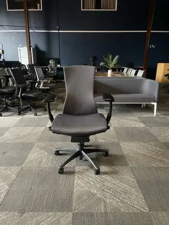 🪑✨ Herman Miller Embody Chair – Gray