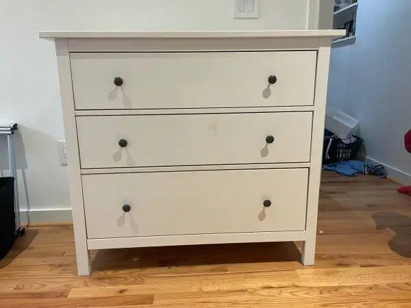 White 3-drawer dresser