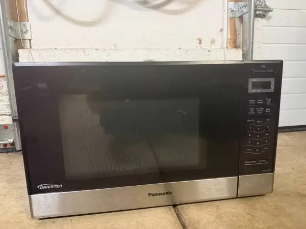 Microwave Panasonic NN-SN67HS in great condition