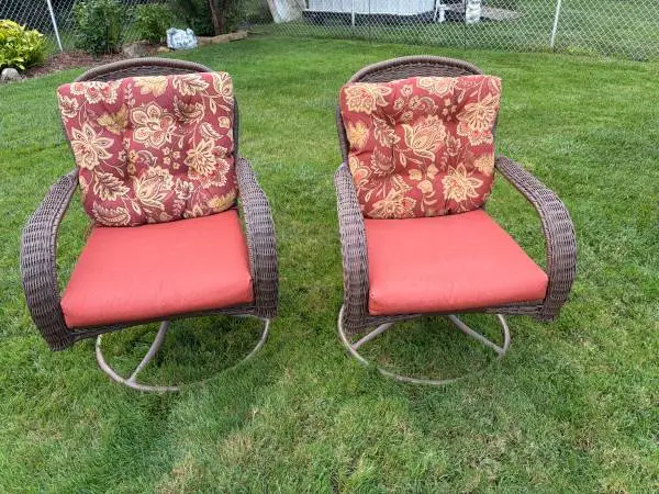 Swivel patio chairs