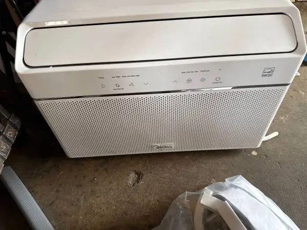 Midea U-Shaped 12,000 BTU AC – (Must Pick Up)