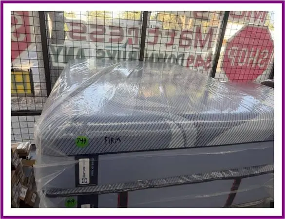 QUEEN SIZE SEALY POSTUREPEDIC PLUS HYBRID MATTRESS & BOX SPRING BED