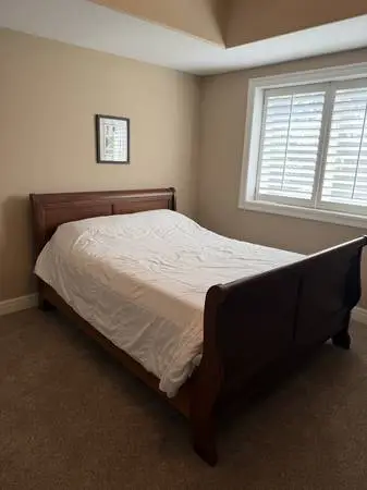 Queen sleigh bed