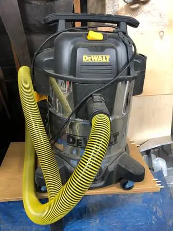 * dewalt 10 gall stainless steel wet dry vacuum w/ hose* like new *