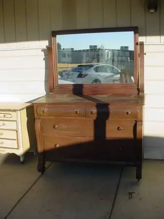 NELSON.MATTER FURNTIURE COMPANY 4 drawer dresser and mirror