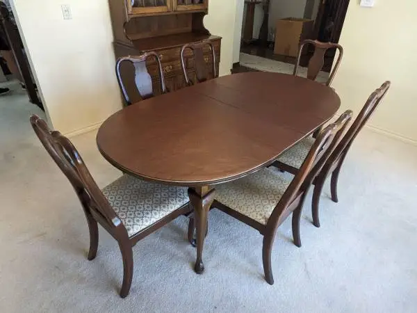 Vintage Pennsylvania House Solid Wood 8-Piece Dining Set - Queen Anne
