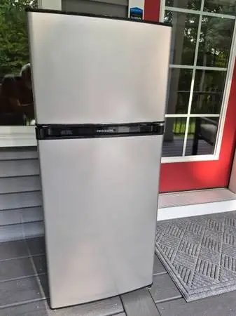 Frigidaire compact 4.5 cubic foot refrigerator