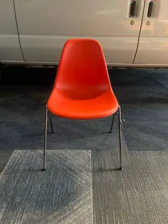 🪑 Herman Miller Eames Molded Plastic Side Chair – Red Orange