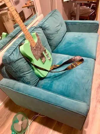 MINT beautiful EMERALD soft velvet love seat DELIVERY INCLUDED