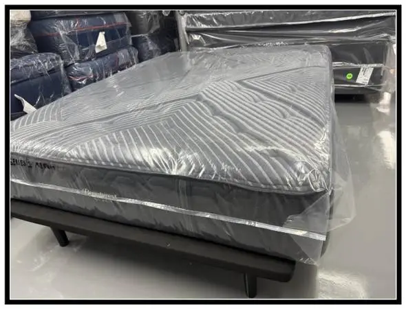 QUEEN SIZE SIMMONS BEAUTYREST BLACK SERIES 1 MATTRESS & BOX BED