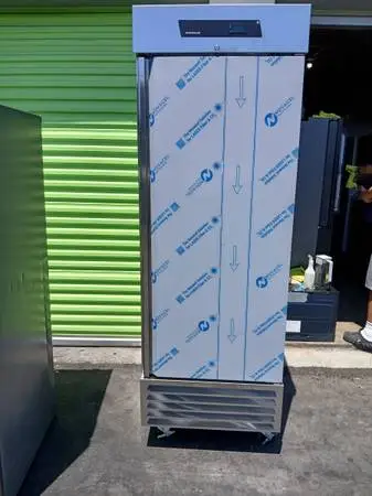 Commercial restaurant refrigerator New