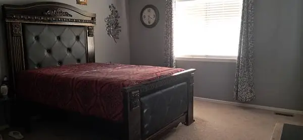 Queen Size Bed with Queen size Mattress & Boxspring