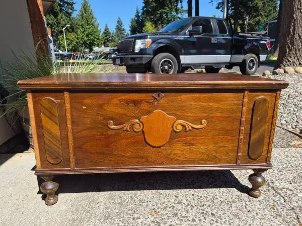 🗝️Unique ANTIQUE STANDARD LINE CHEST w/ KEY