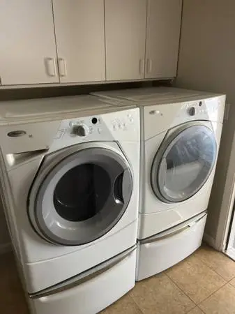 Washer and Gas Dryer on Pedestals