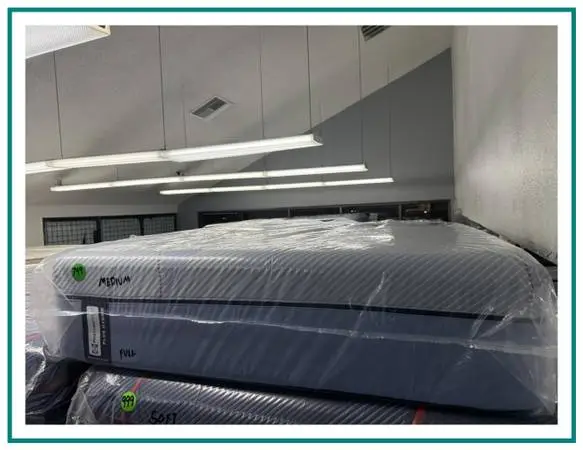FULL SIZE SEALY POSTUREPEDIC PLUS HYBRID MATTRESS & BOX SPRING BED SET