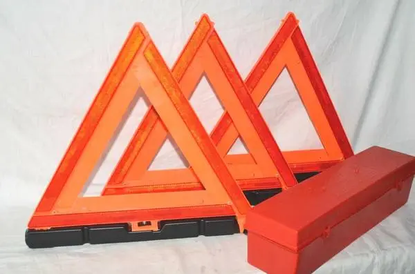 Dietz 8-250 Emergency Warning Triangle Reflector Flare Kit (Set of 3)