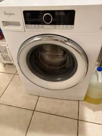WHIRLPOOL WASHING MACHINE  LIKE NEW !