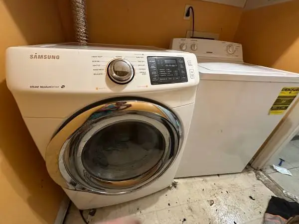 washer and dryer - very good condition Moving must sale