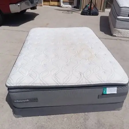 Full sealy pillowtop mattress and box spring
