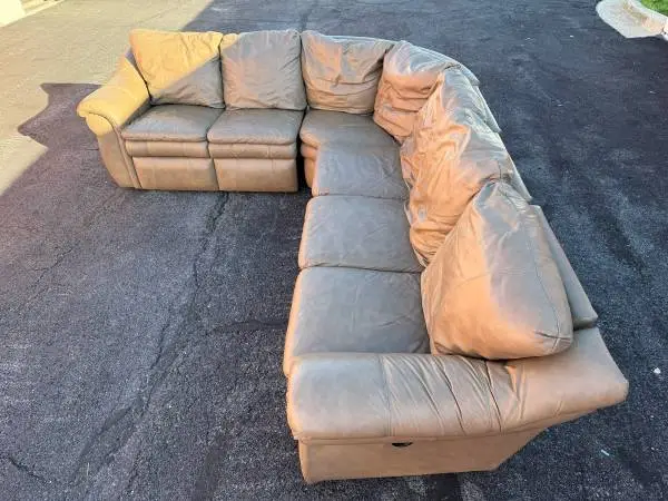 Leather Sectional La-Z-Boy (FREE DELIVERY)