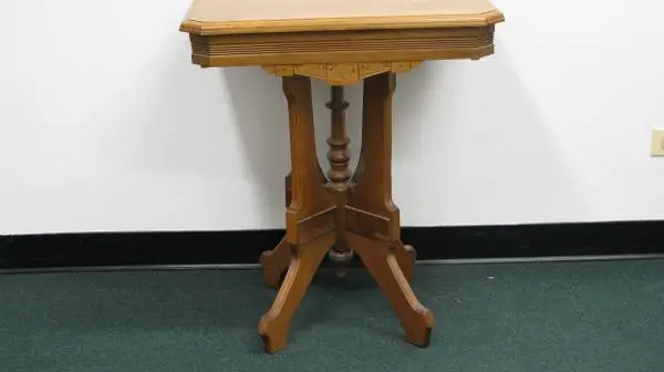 SOLID WOOD ENTRANCE TABLE - Ornate Carving  / Pedestal Legs - EC .....