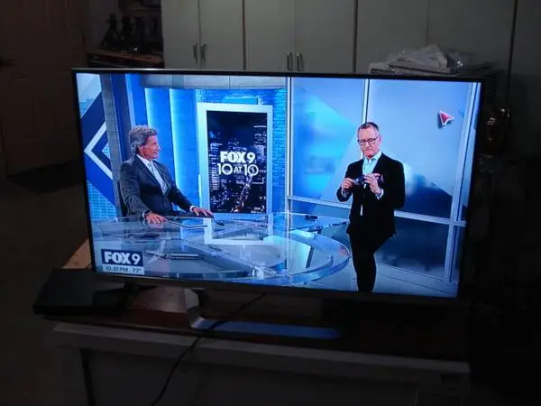 ** TV 47 inch LG Smart with remote