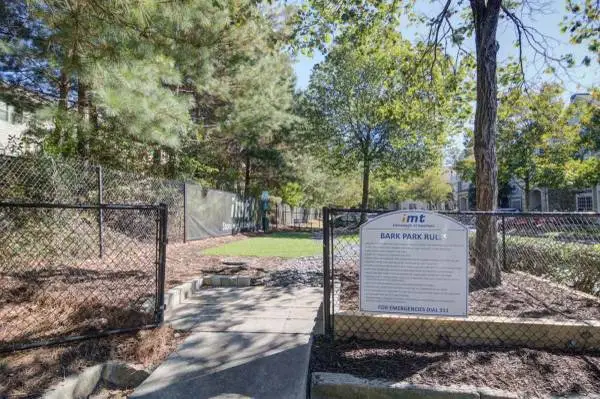 Magnificent landscaping at IMT Stoneleigh at Deerfield. 1 BR, 1 BA ava