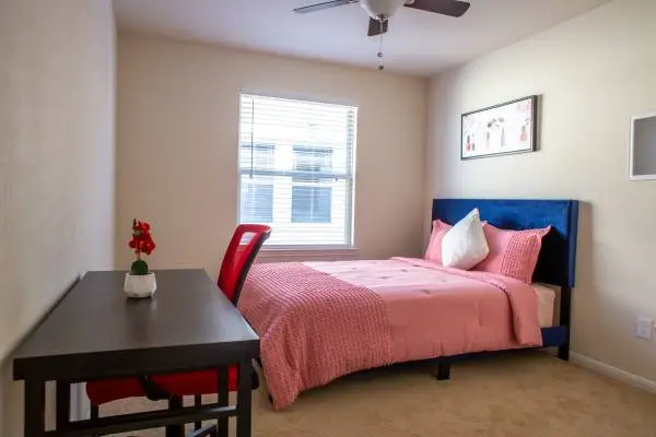 Furnished room near Med Center/Pearland (WOMEN only)