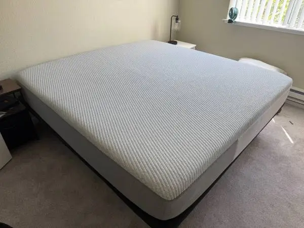 King Casper Mattress + Sealy EASE 4.0 Adjustable Frame