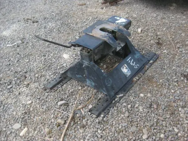 5th Wheel Hitch W/ Rails