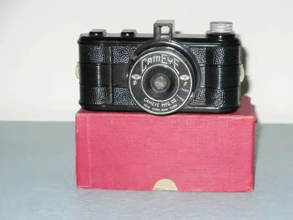 Camera, Rare NY Labeled Vintage CamEye Model
