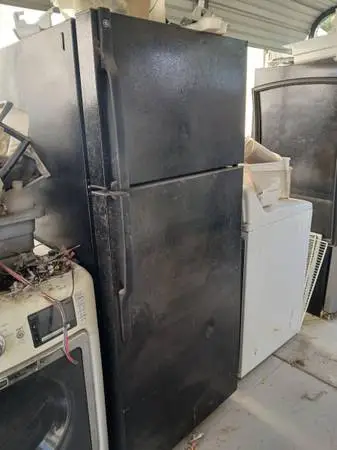 Black GE fridge w delivery included