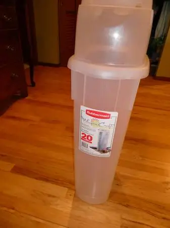 Rubbermaid Gift wrap container